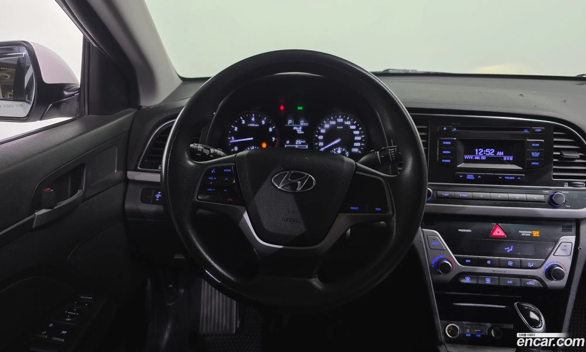 Hyundai Elantra AD 2018 — 18