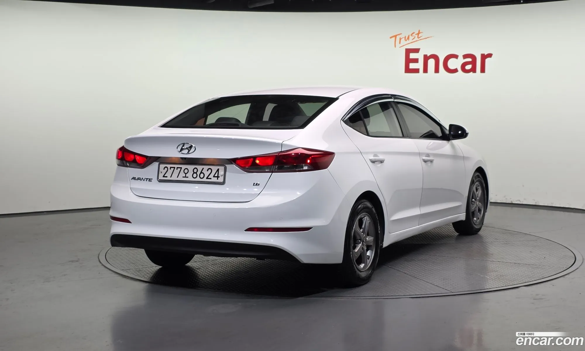 Hyundai Elantra AD 2018 — 10