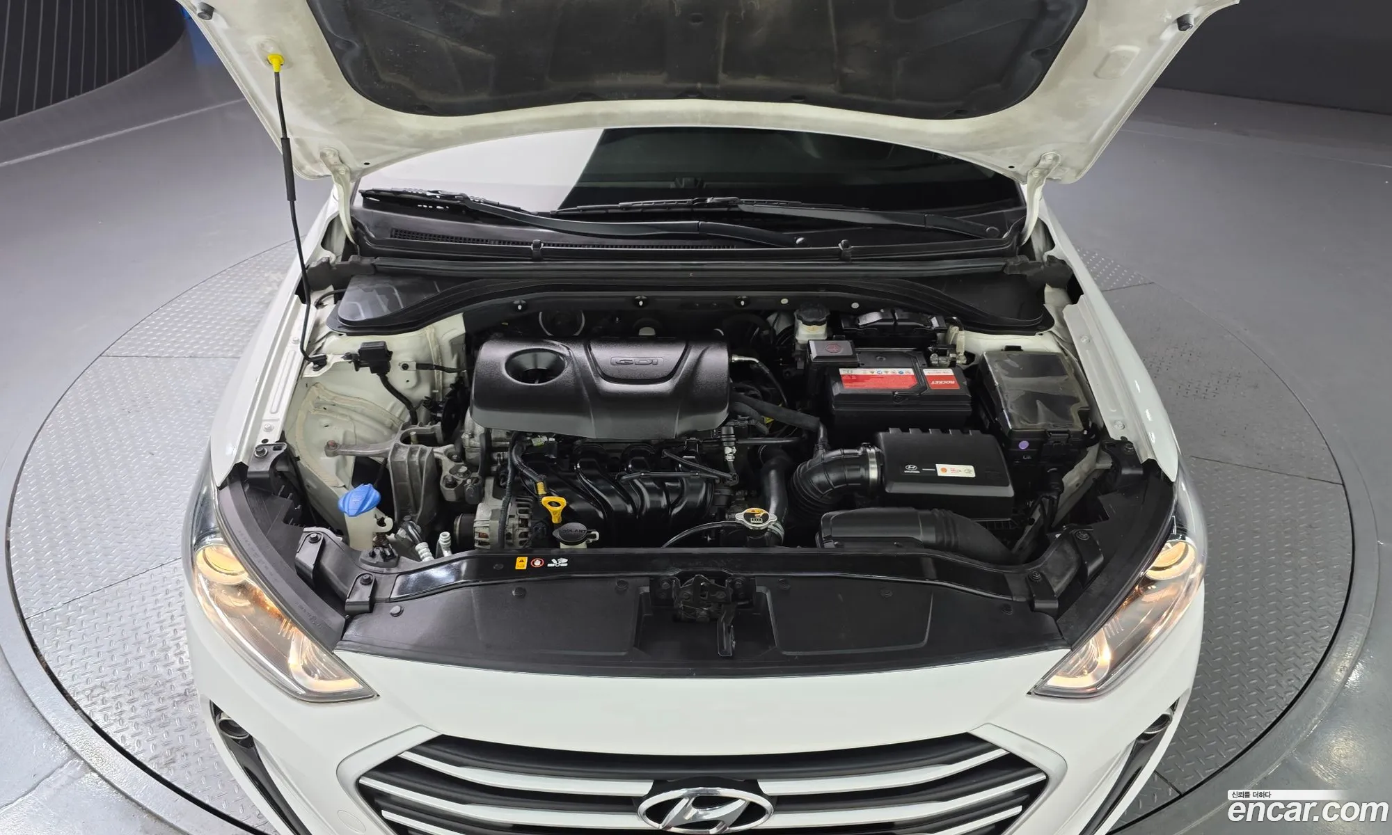 Hyundai Elantra AD 2018 — 12