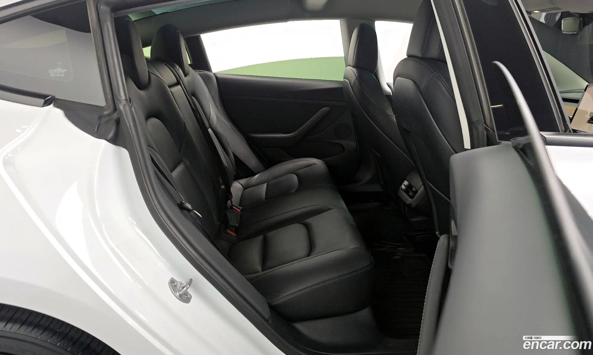Tesla Model 3 2022 — 24
