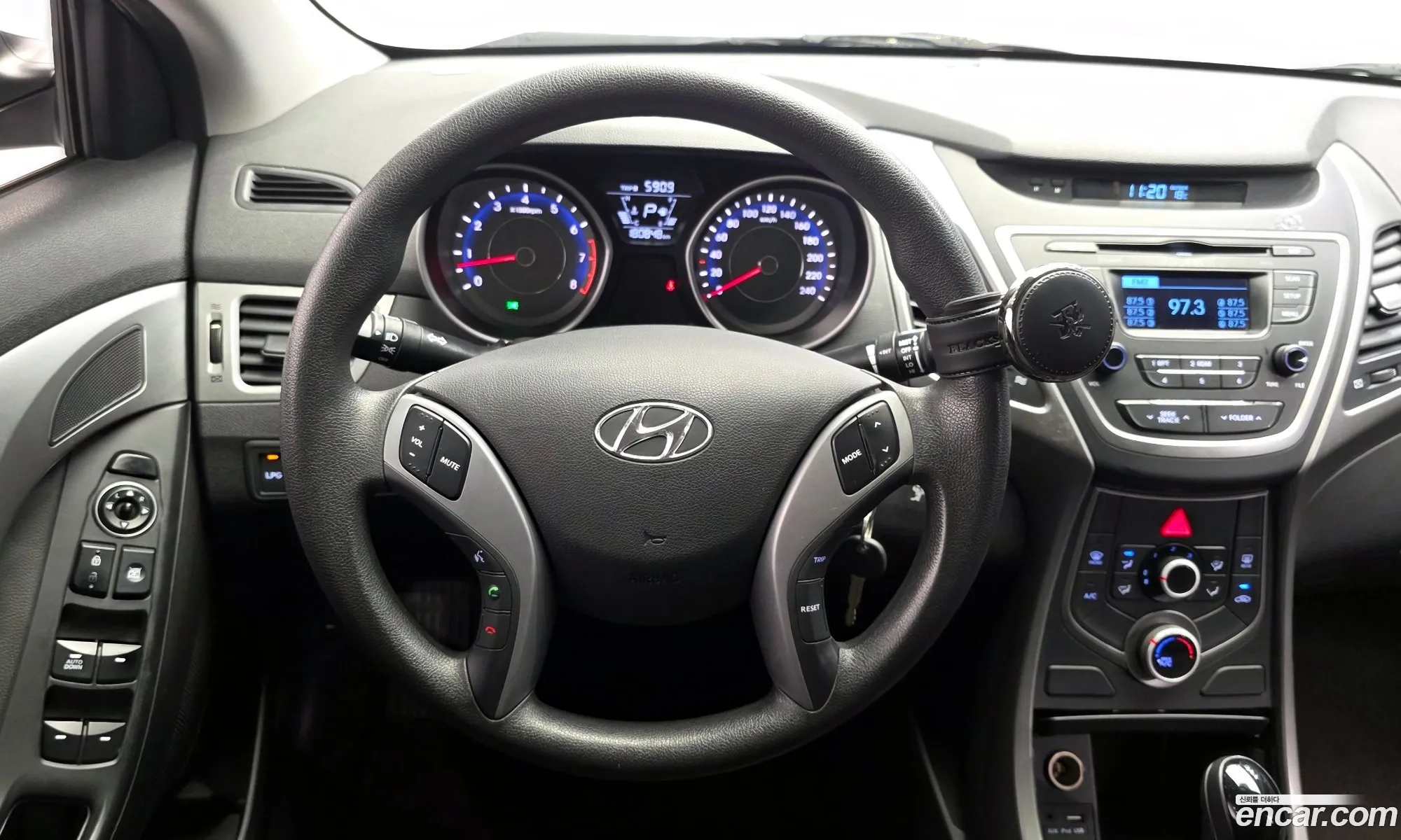 Hyundai Elantra 2015 — 11