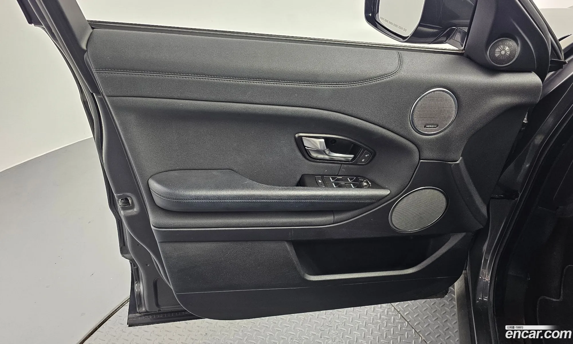 Land Rover Range Rover Evoque 2018 SALVA2BN8KH324947 — 31