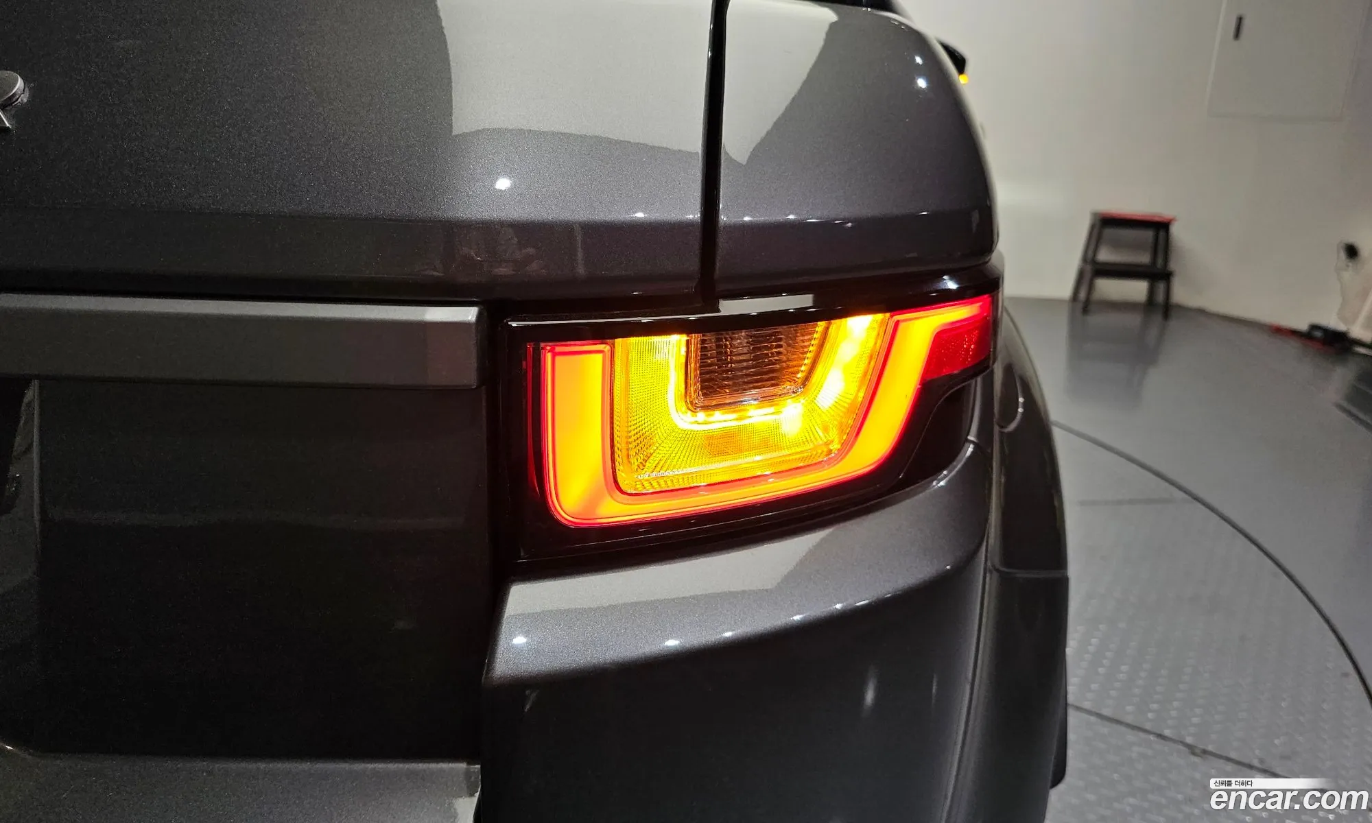 Land Rover Range Rover Evoque 2018 SALVA2BN8KH324947 — 18