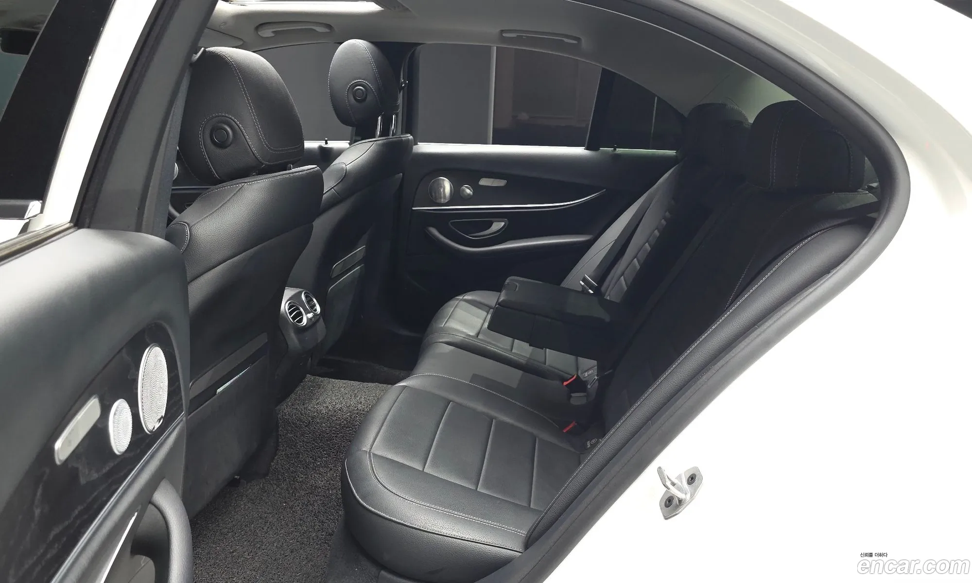 Mercedes-Benz E-Class W213 2019 WDDZF4KB3KA624132 — 9