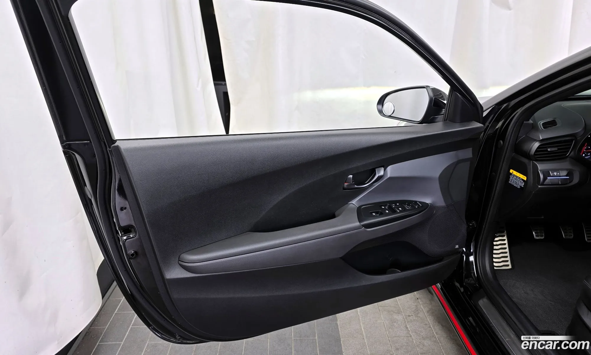 Hyundai Veloster 2018 — 16