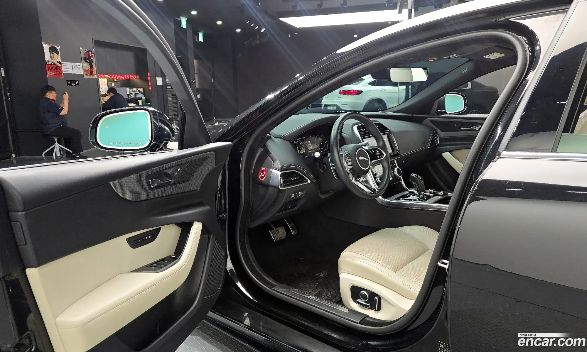 Jaguar XE 2020 SAJAB4BN9LCP66070 — 30