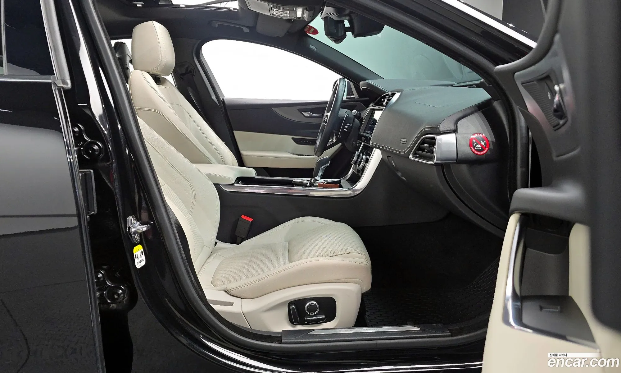 Jaguar XE 2020 SAJAB4BN9LCP66070 — 23
