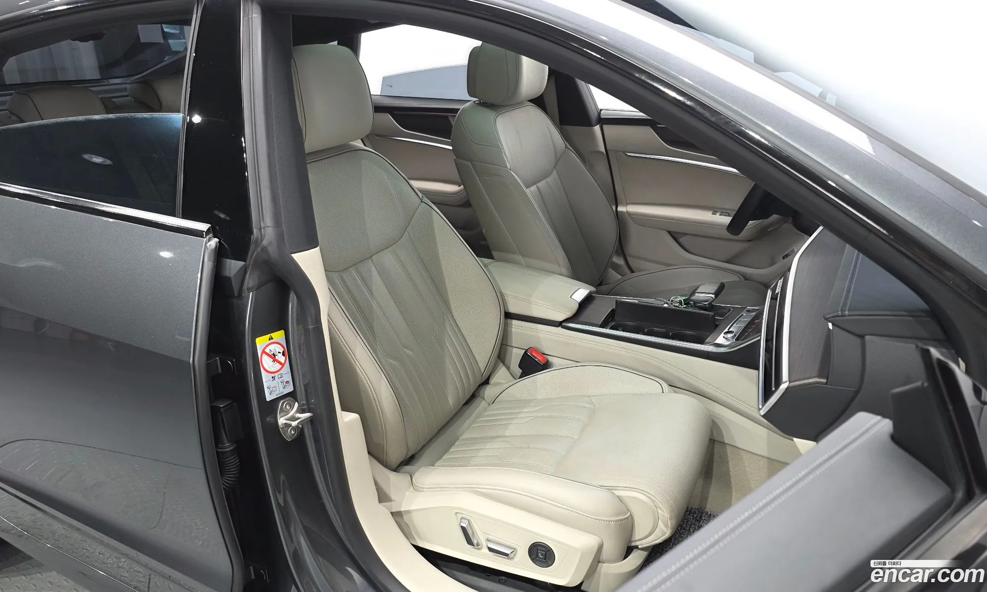Audi A7 2022 WAUZZZF26NN026412 — 26