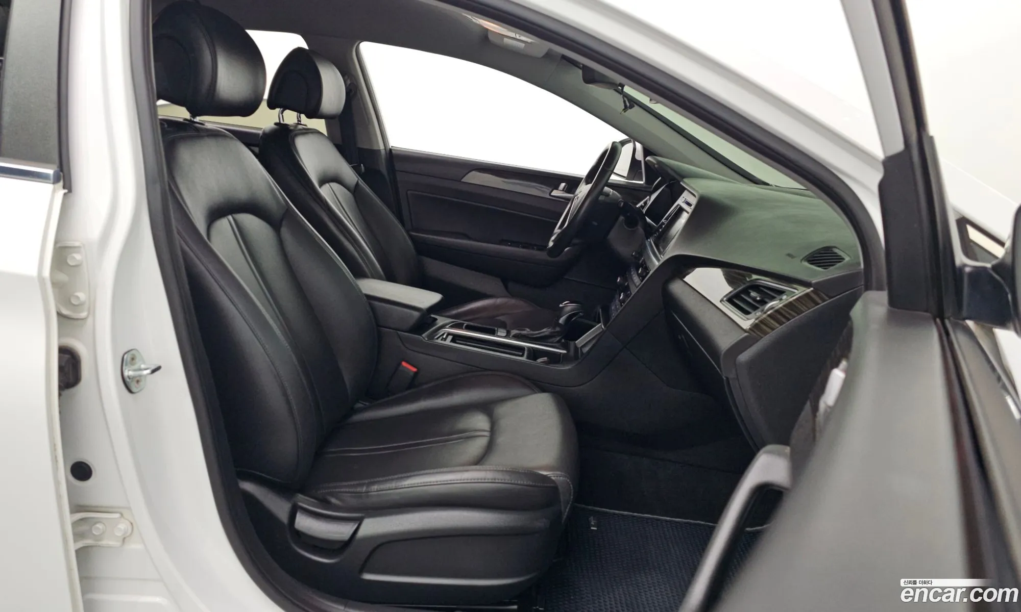 Hyundai LF Sonata 2017 — 15