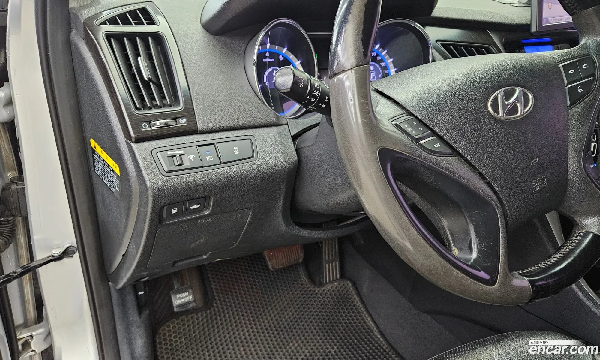 Hyundai YF Sonata 2012 — 10