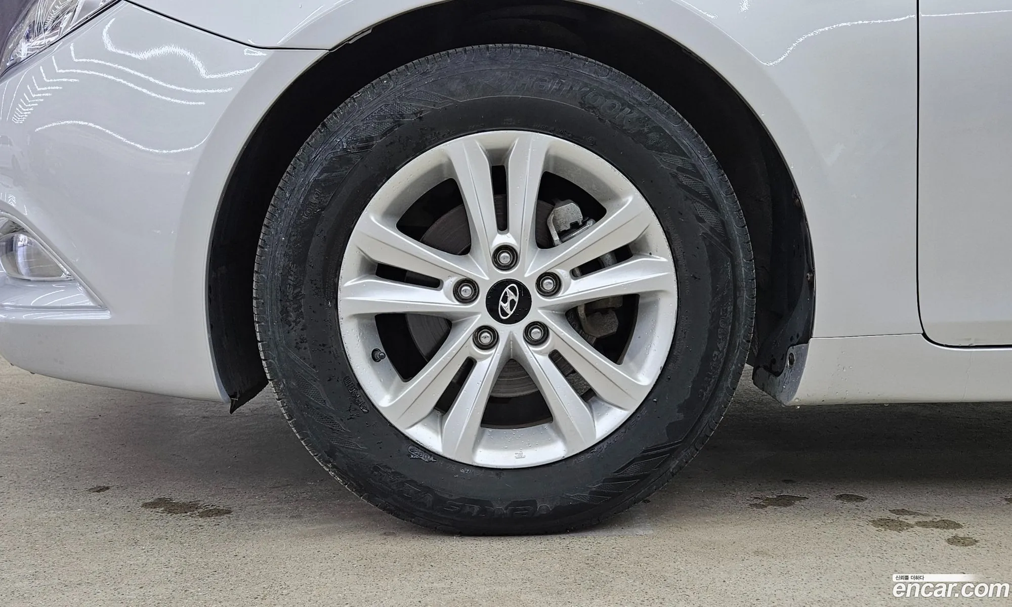Hyundai YF Sonata 2012 — 17