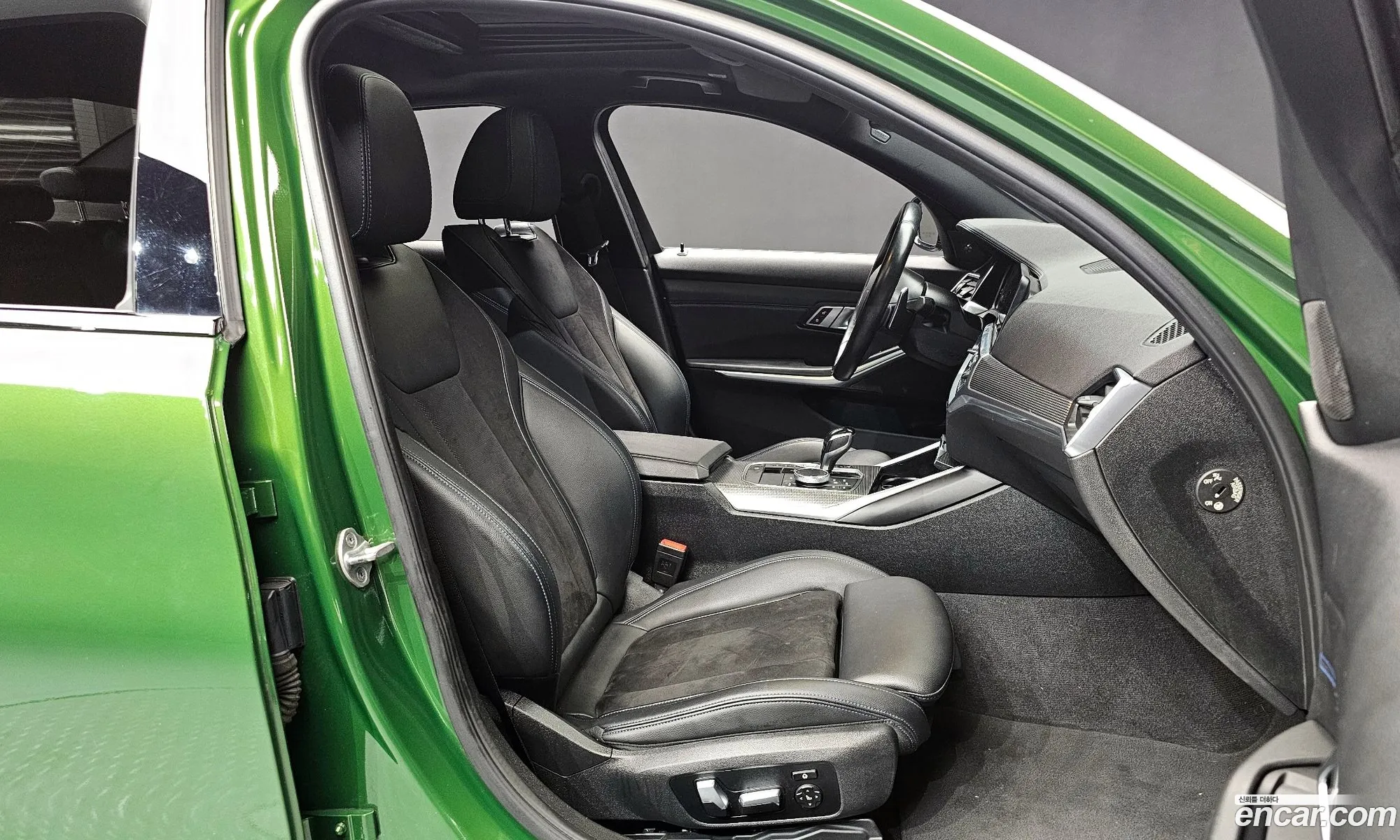 BMW 3 Series 2019 WBA5V5105KAJ54829 — 30