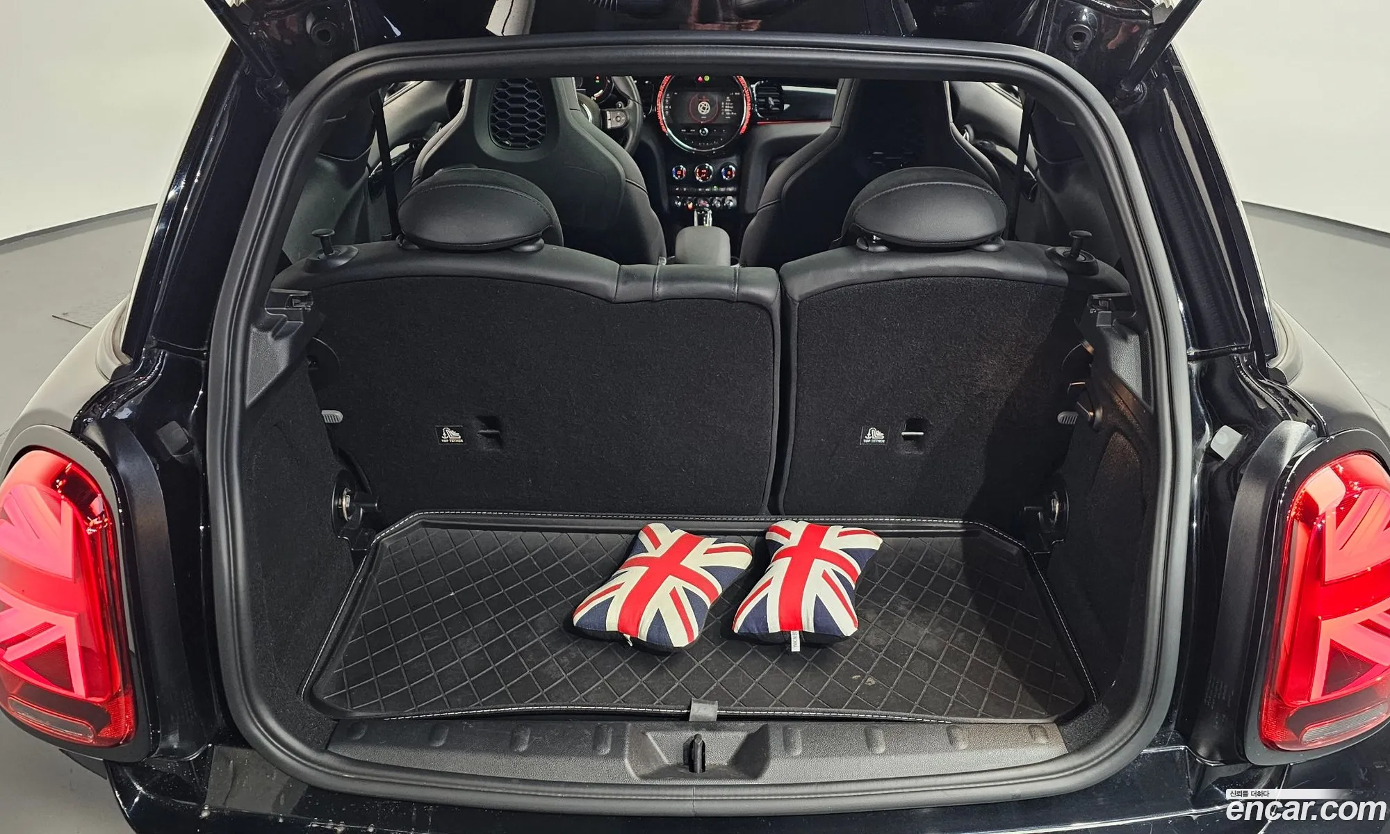 Mini Cooper S 2023 WMW81DH03P2S85235 — 17