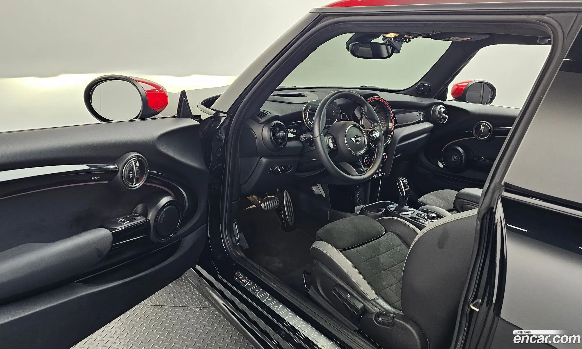 Mini Cooper S 2023 WMW81DH03P2S85235 — 32