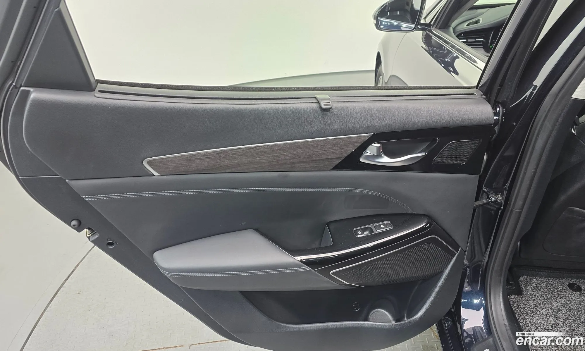 Kia K7 Premier Hybrid 2019 — 17