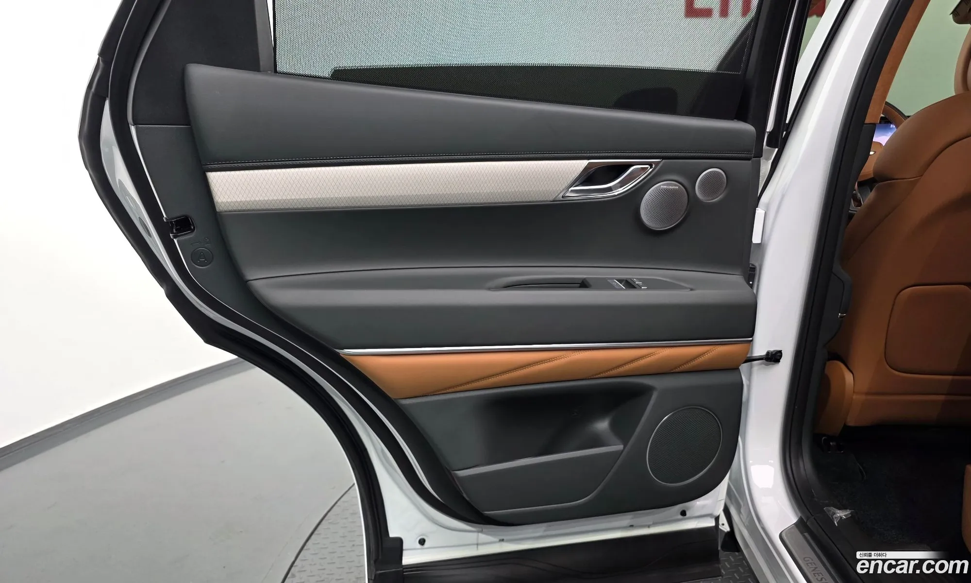 Genesis GV80 2025 — 32