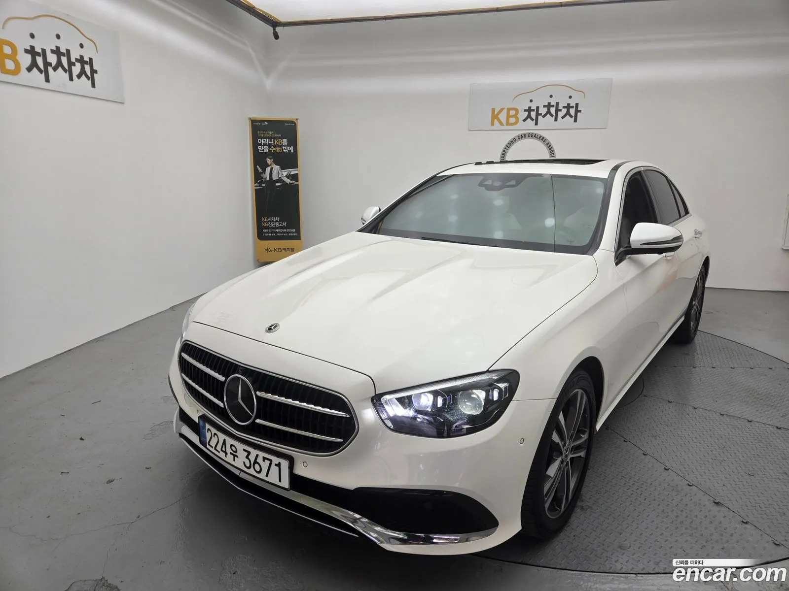 Mercedes-Benz E-Class W213 2022 — 18