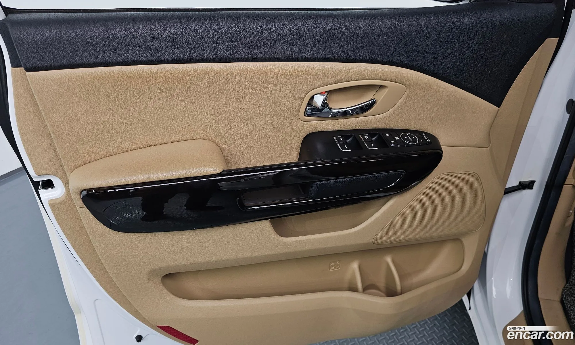 Kia Carnival 2018 KNAMB81ABKS471054 — 22