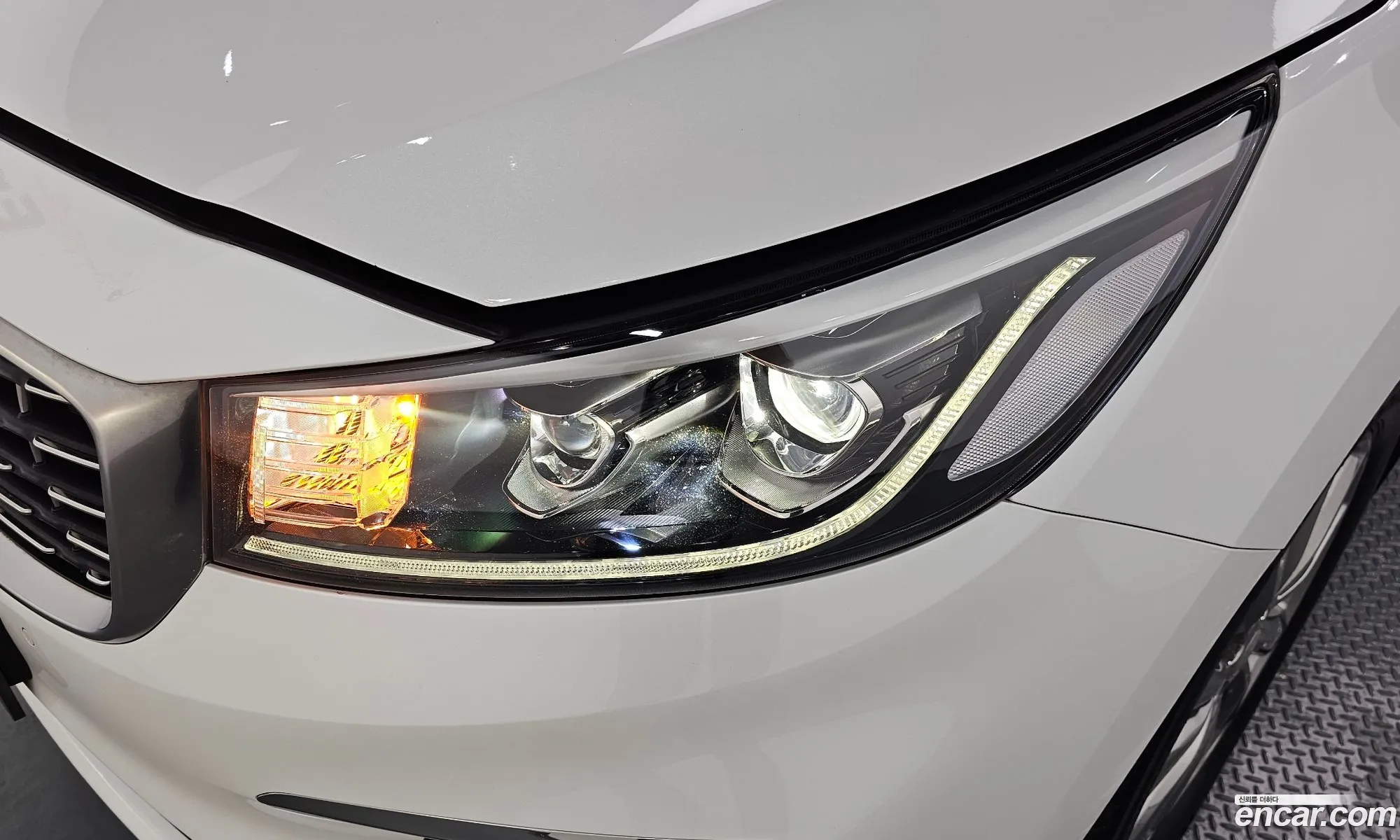 Kia Carnival 2018 KNAMB81ABKS471054 — 2