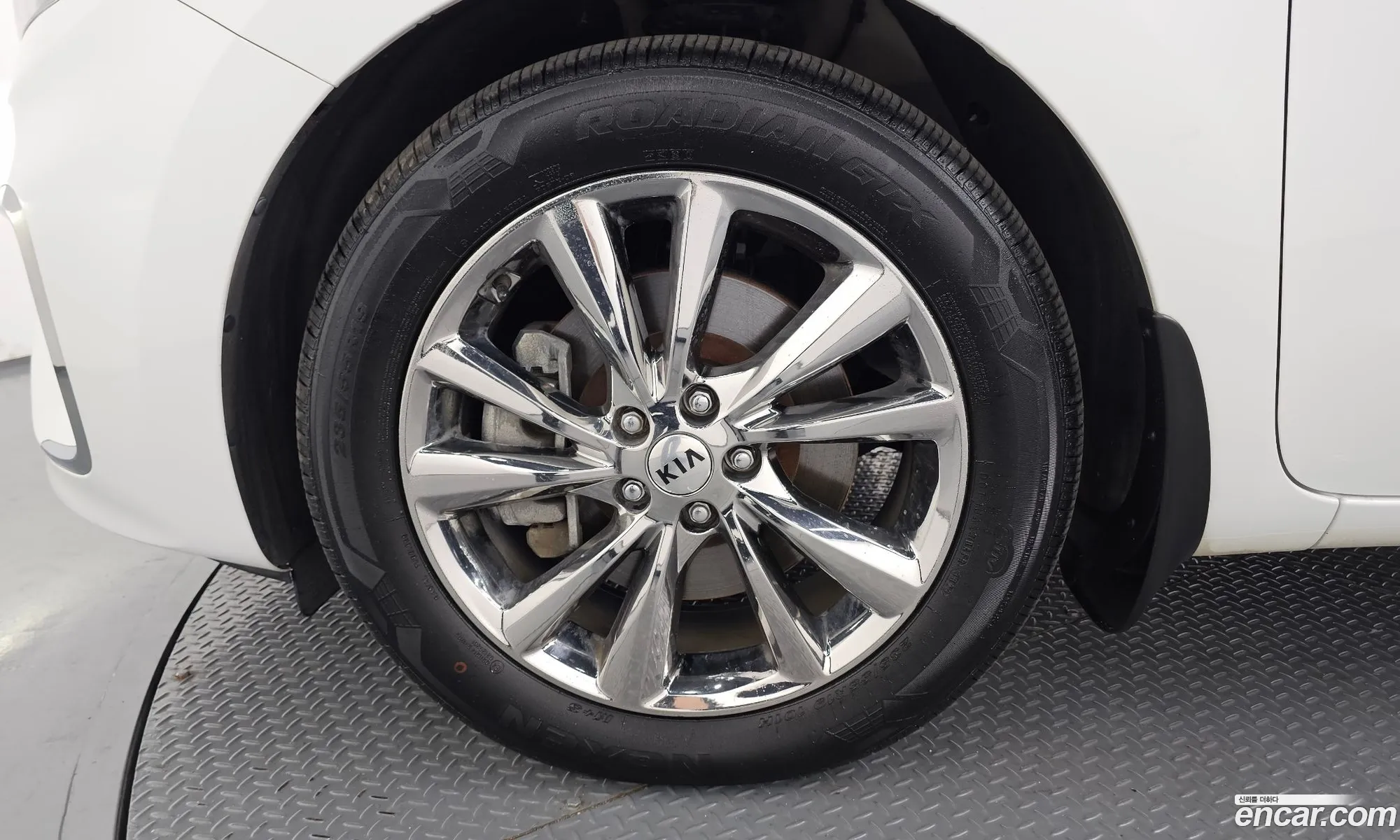 Kia Carnival 2018 KNAMB81ABKS471054 — 3