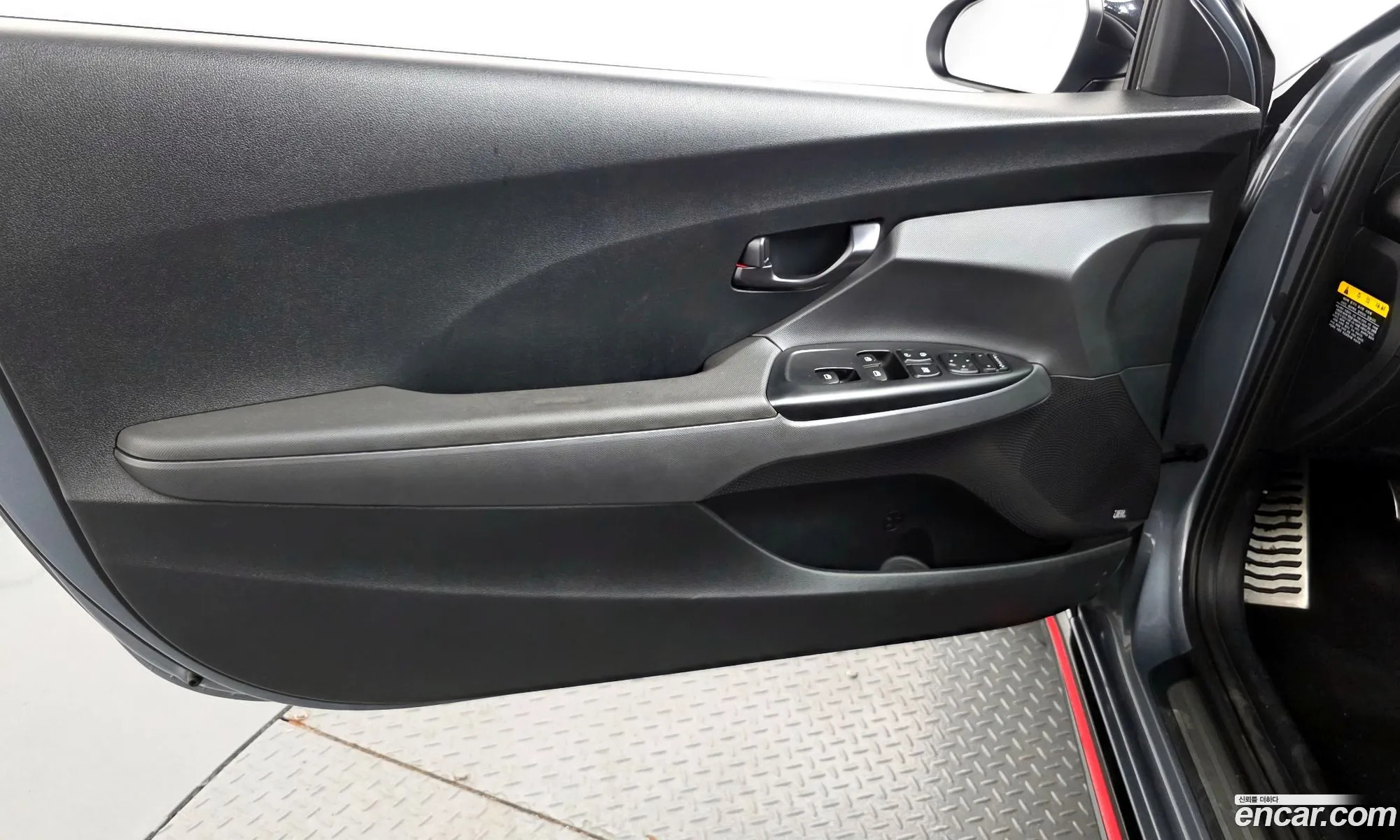 Hyundai Veloster 2018 — 18