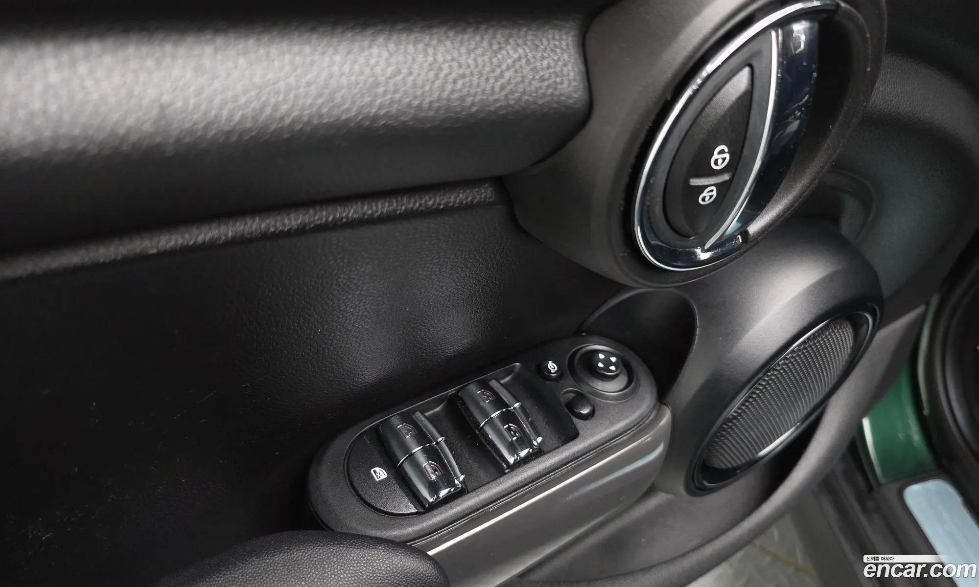 Mini Cooper 2018 WMWXU1105J2H33500 — 2