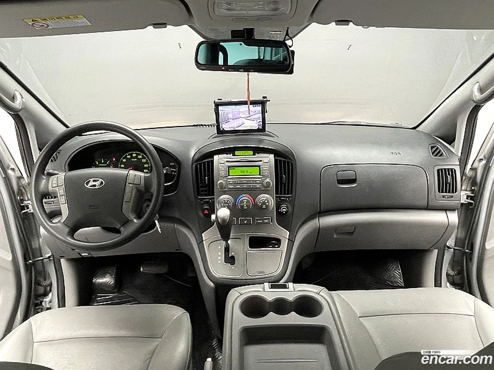 Hyundai Grand Starex 2014 — 17