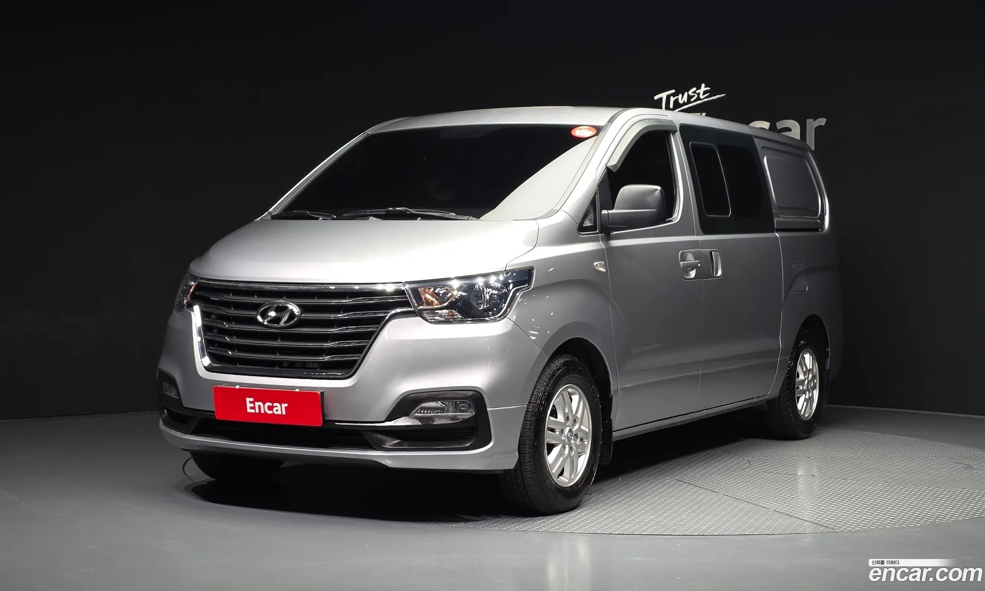 Hyundai Grand Starex 2018 — 17