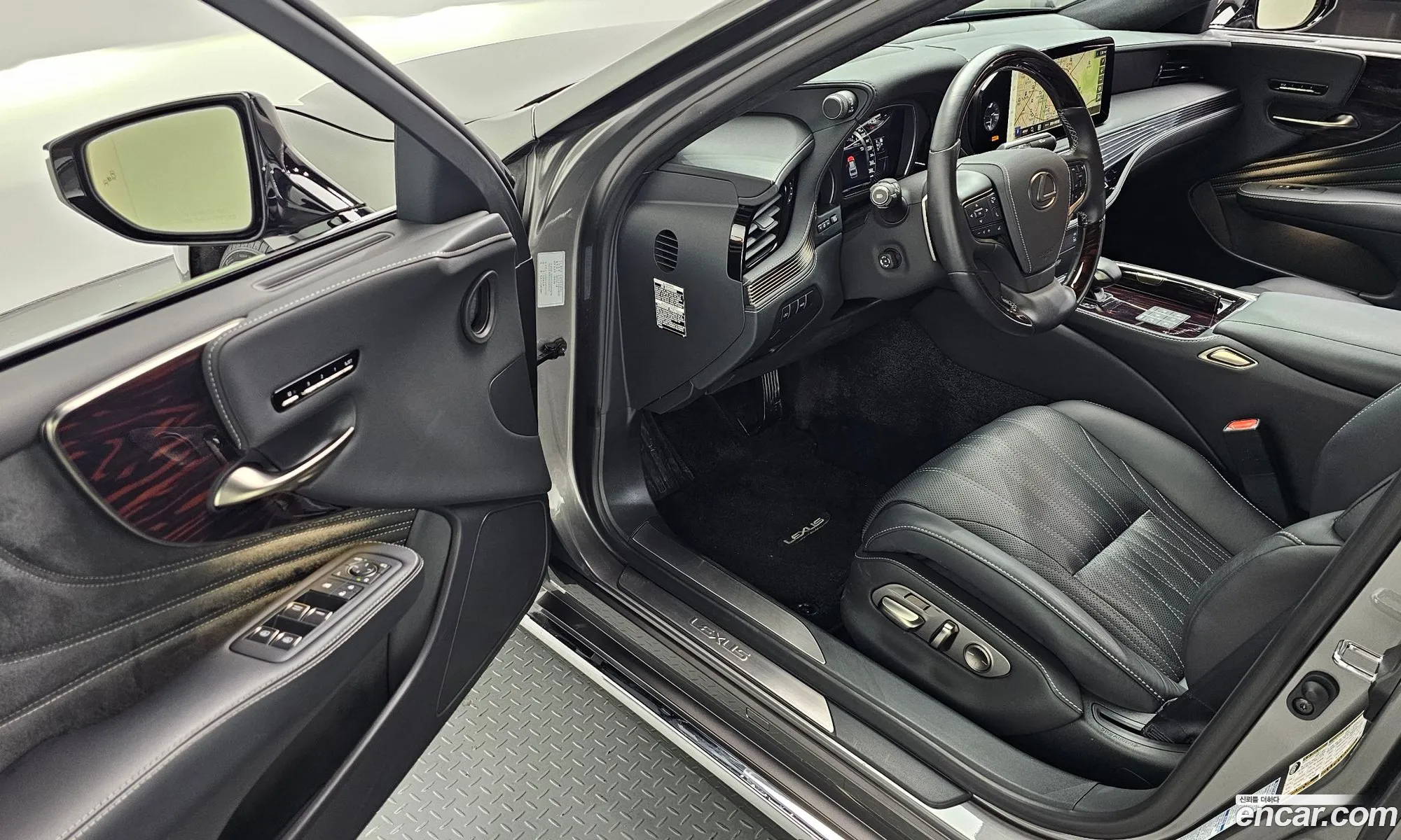 Lexus LS500 2023 JTHG5LGF0P5011197 — 16