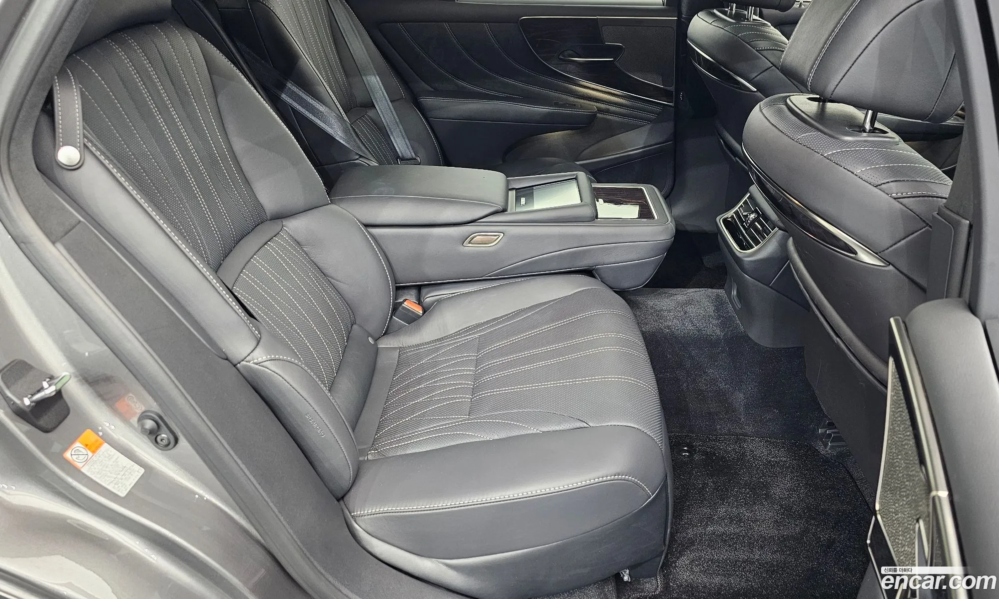 Lexus LS500 2023 JTHG5LGF0P5011197 — 9
