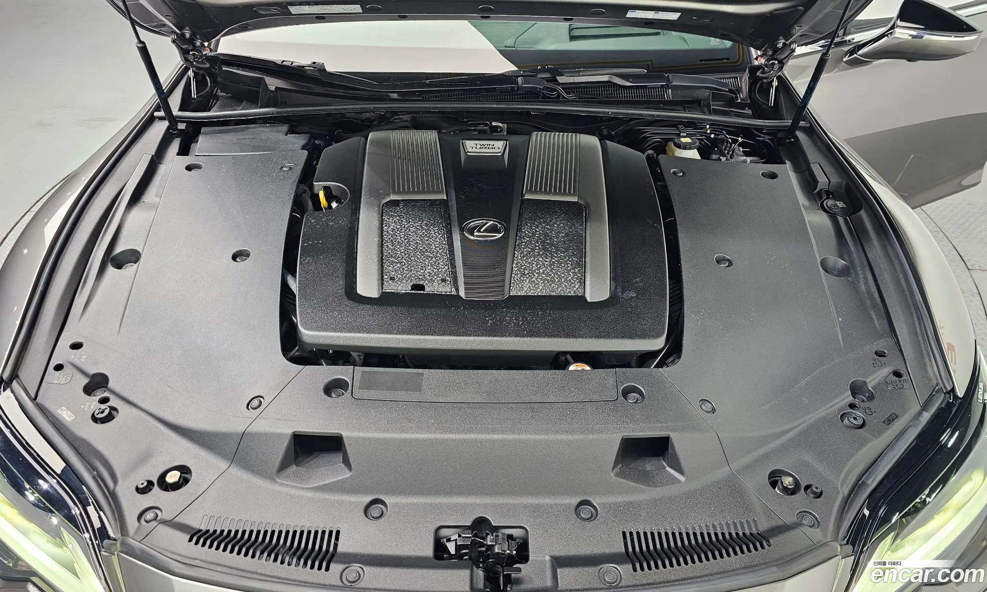 Lexus LS500 2023 JTHG5LGF0P5011197 — 8
