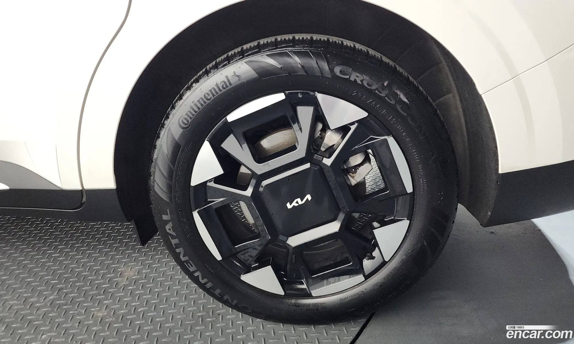 Kia Carnival 2024 KNANE81ABRS009546 — 28