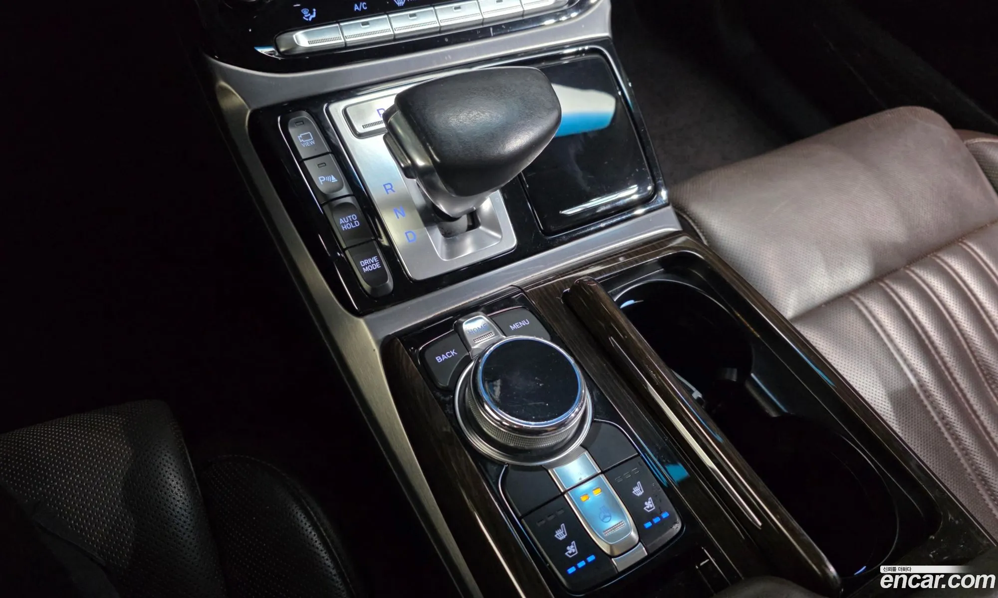 Genesis EQ900 2016 — 2