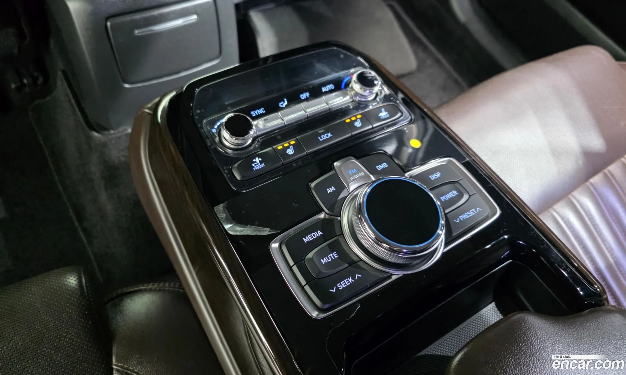 Genesis EQ900 2016 — 15