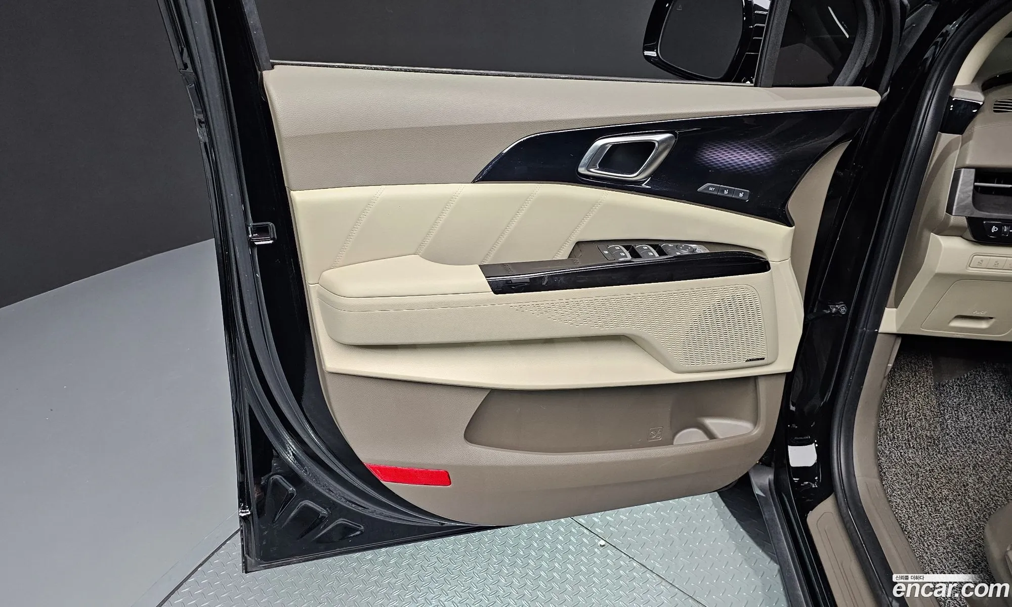 Kia Carnival 2021 KNANE81BBMS095649 — 37