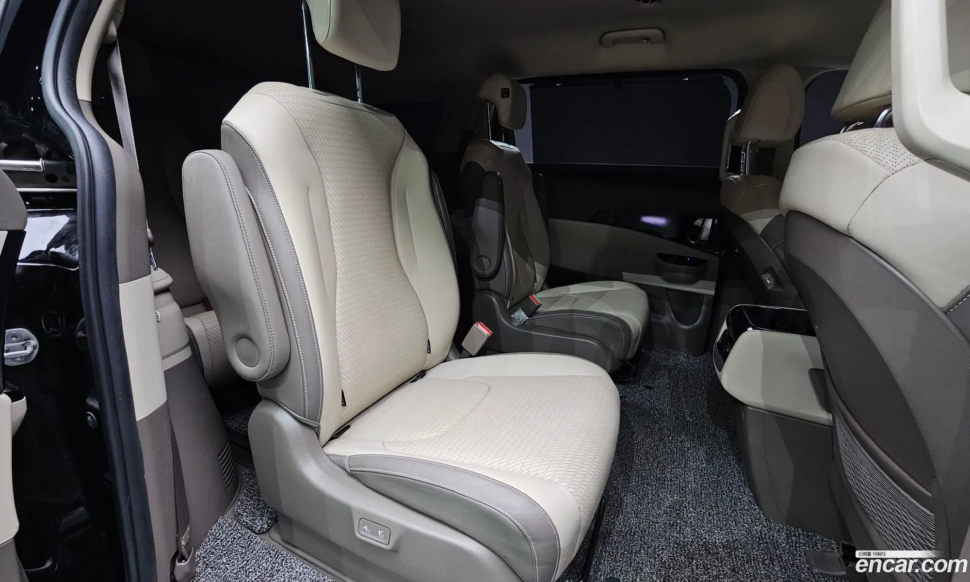 Kia Carnival 2021 KNANE81BBMS095649 — 6