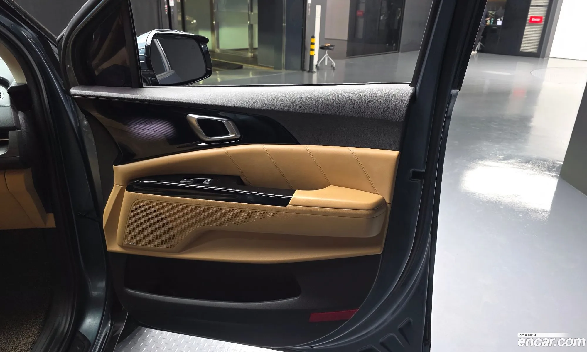 Kia Carnival 2020 KNANE81BBMS023047 — 12