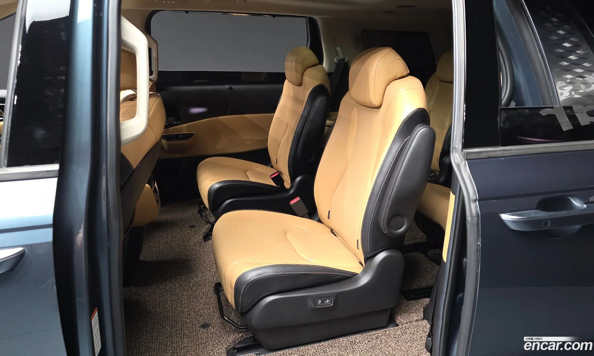 Kia Carnival 2020 KNANE81BBMS023047 — 26