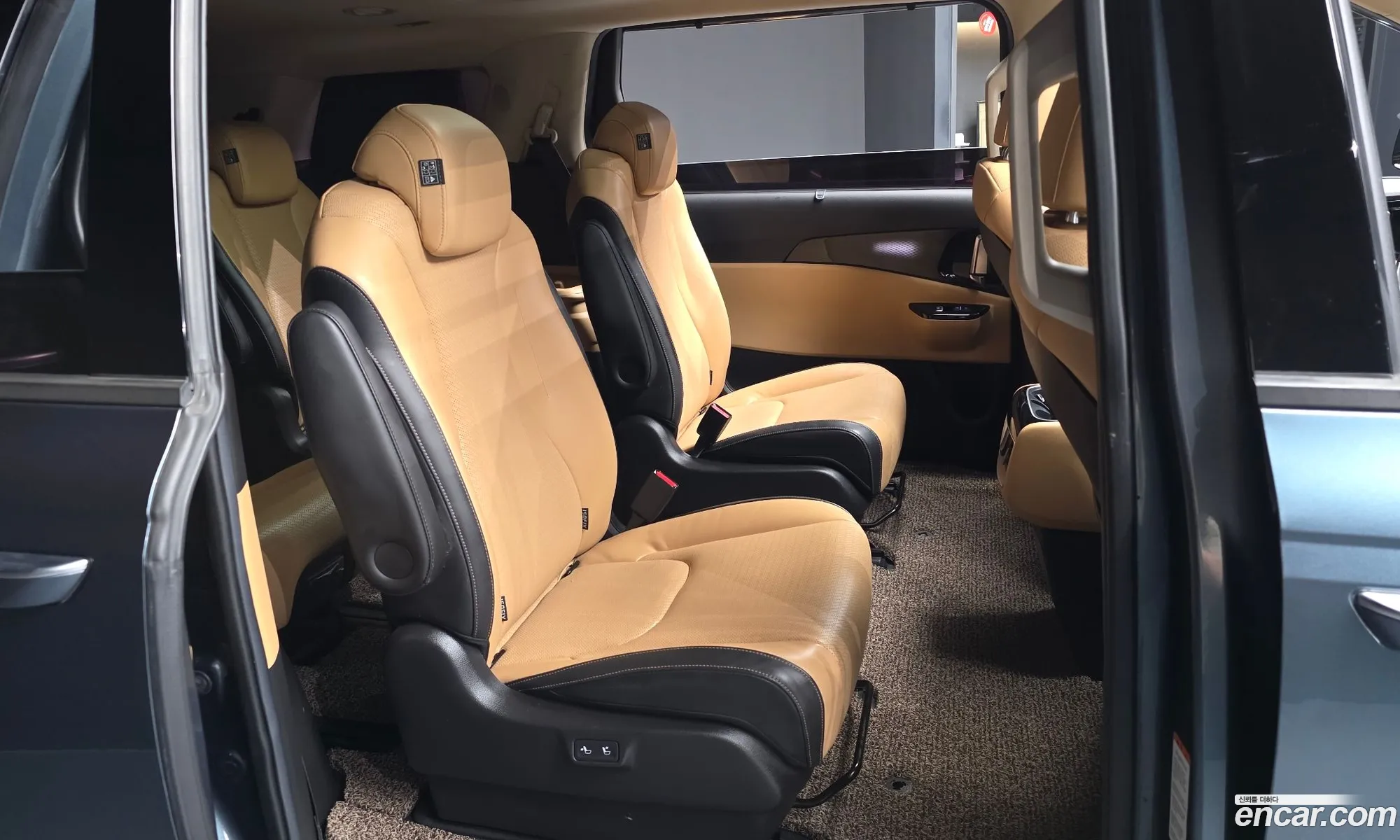 Kia Carnival 2020 KNANE81BBMS023047 — 8