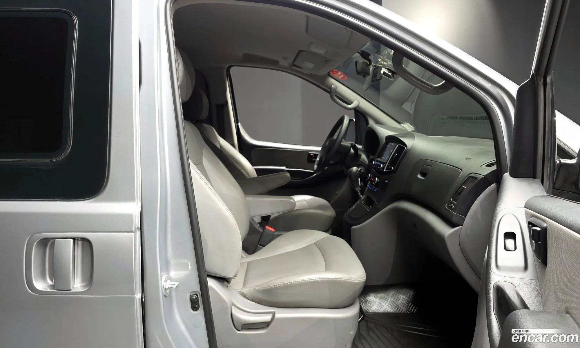 Hyundai Grand Starex 2018 KMFWBX7KBJU967006 — 21