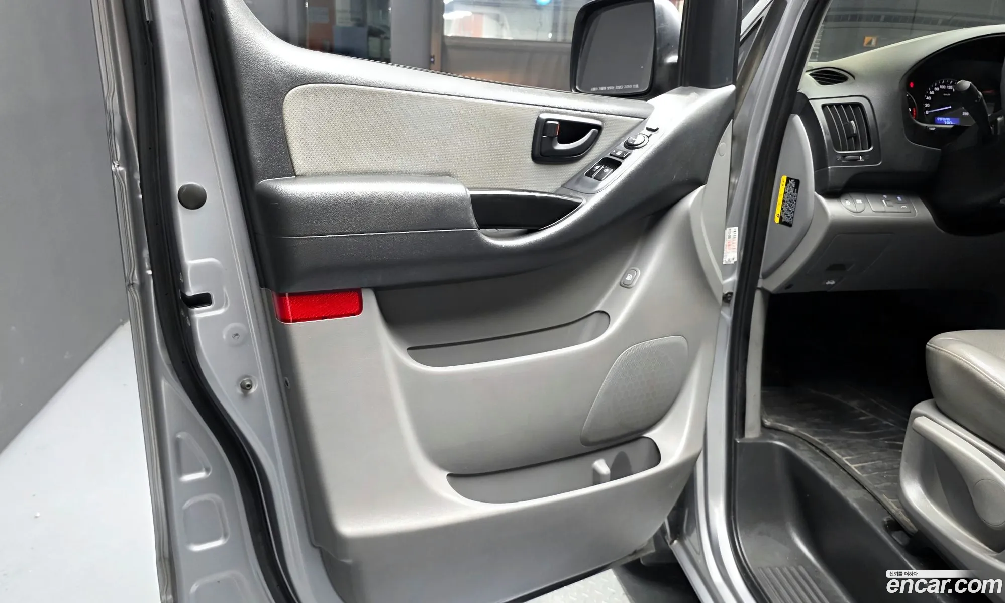 Hyundai Grand Starex 2018 KMFWBX7KBJU967006 — 3