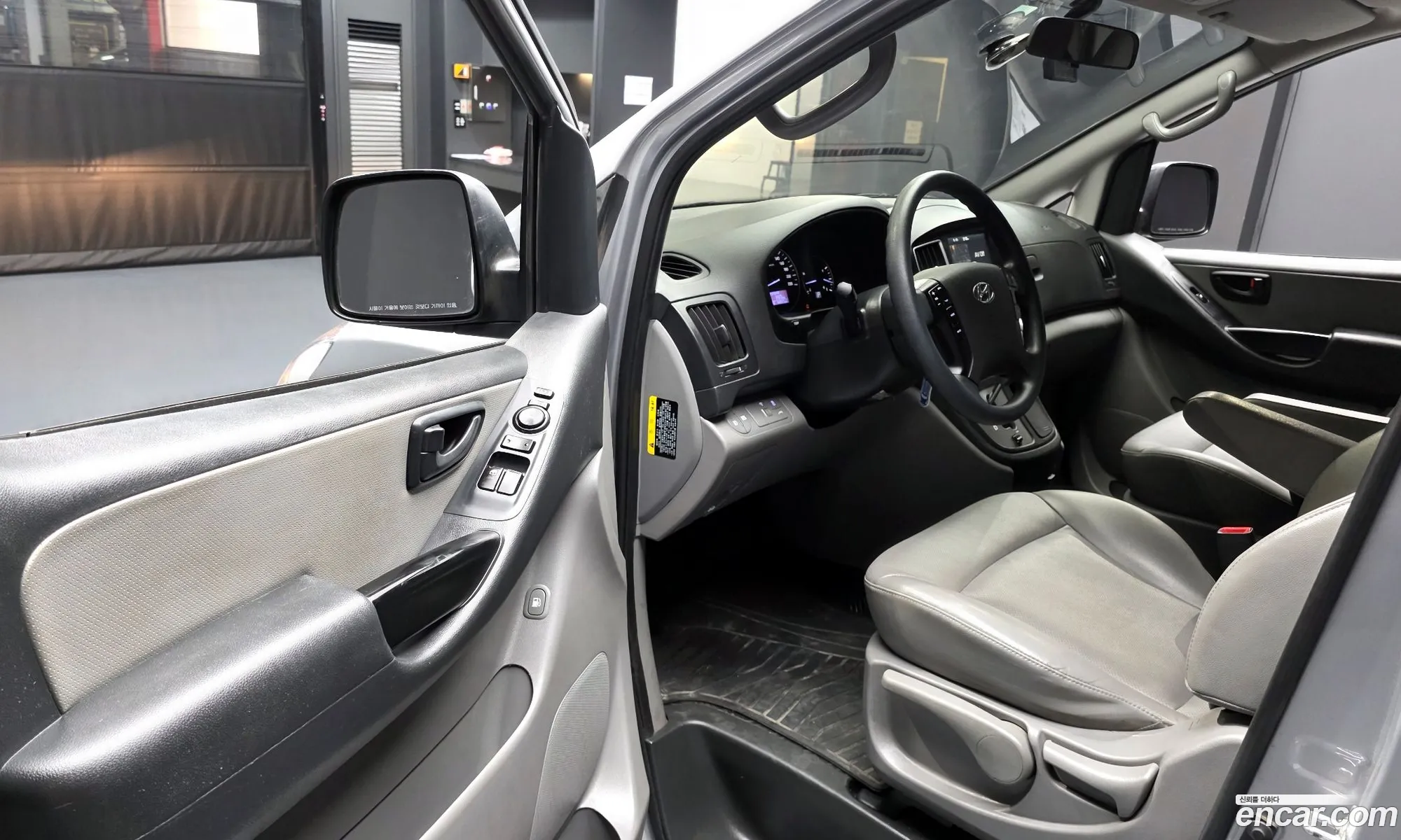 Hyundai Grand Starex 2018 KMFWBX7KBJU967006 — 29