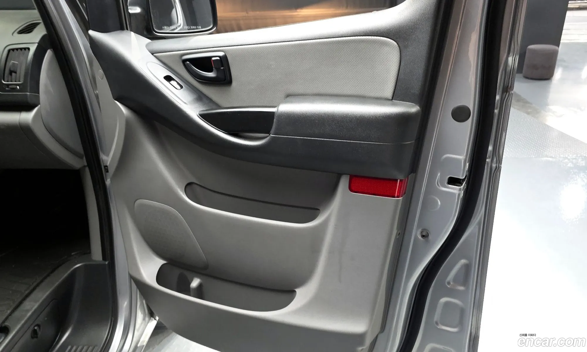 Hyundai Grand Starex 2018 KMFWBX7KBJU967006 — 27