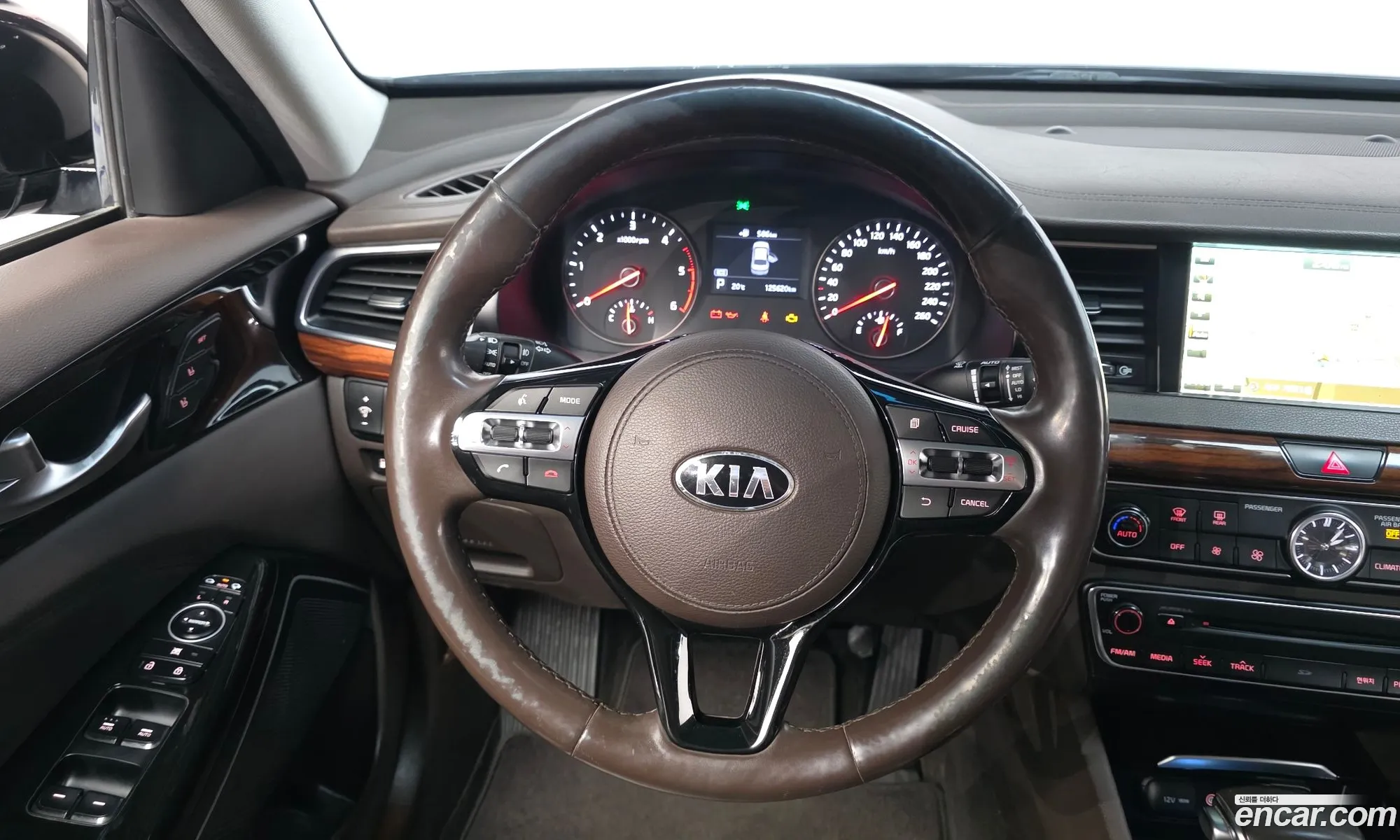 Kia K7 2016 KNALB41ABGA022832 — 12