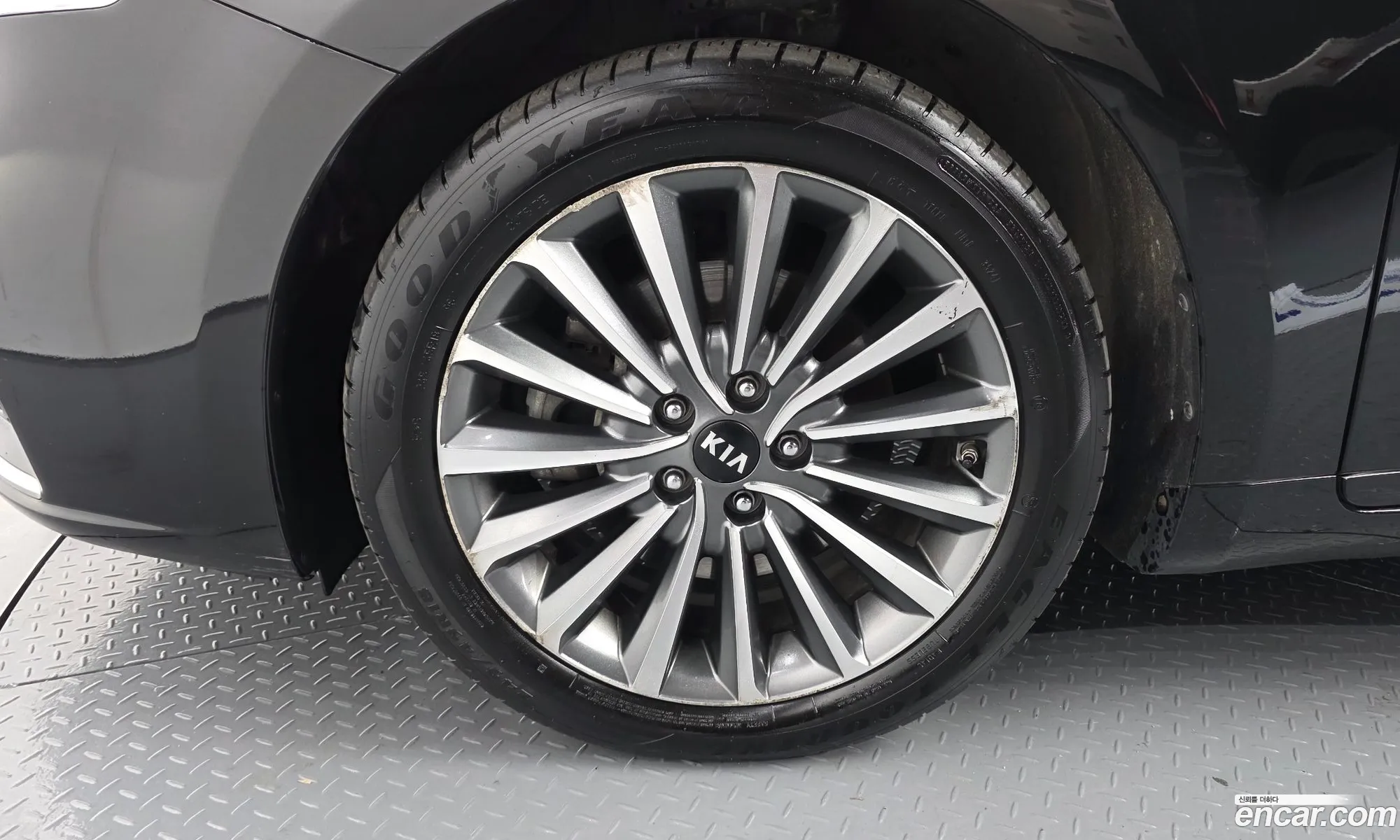 Kia K7 2016 KNALB41ABGA022832 — 6