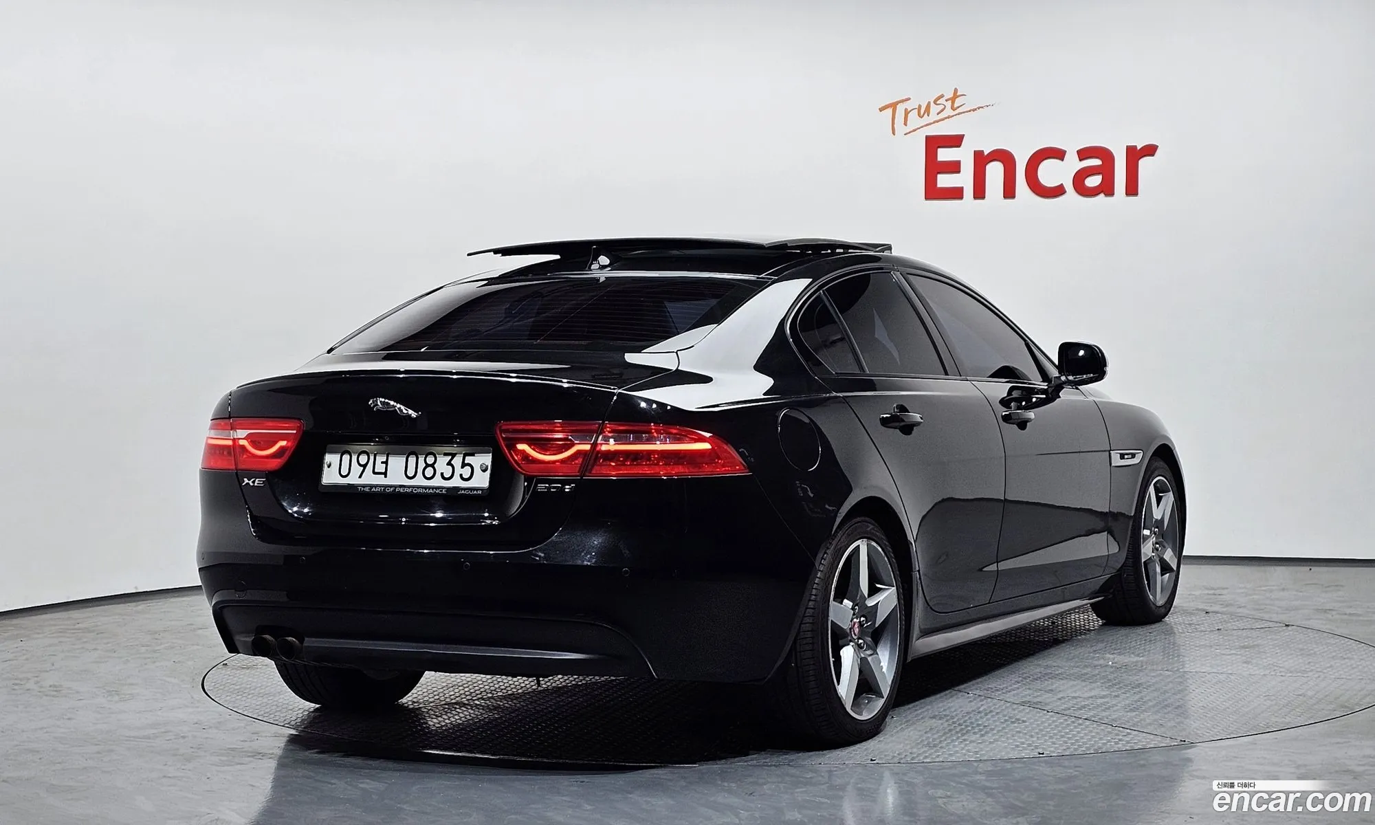Jaguar XE 2015 — 2