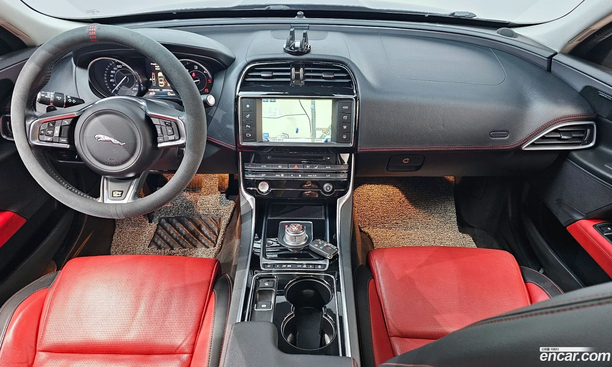 Jaguar XE 2015 — 12