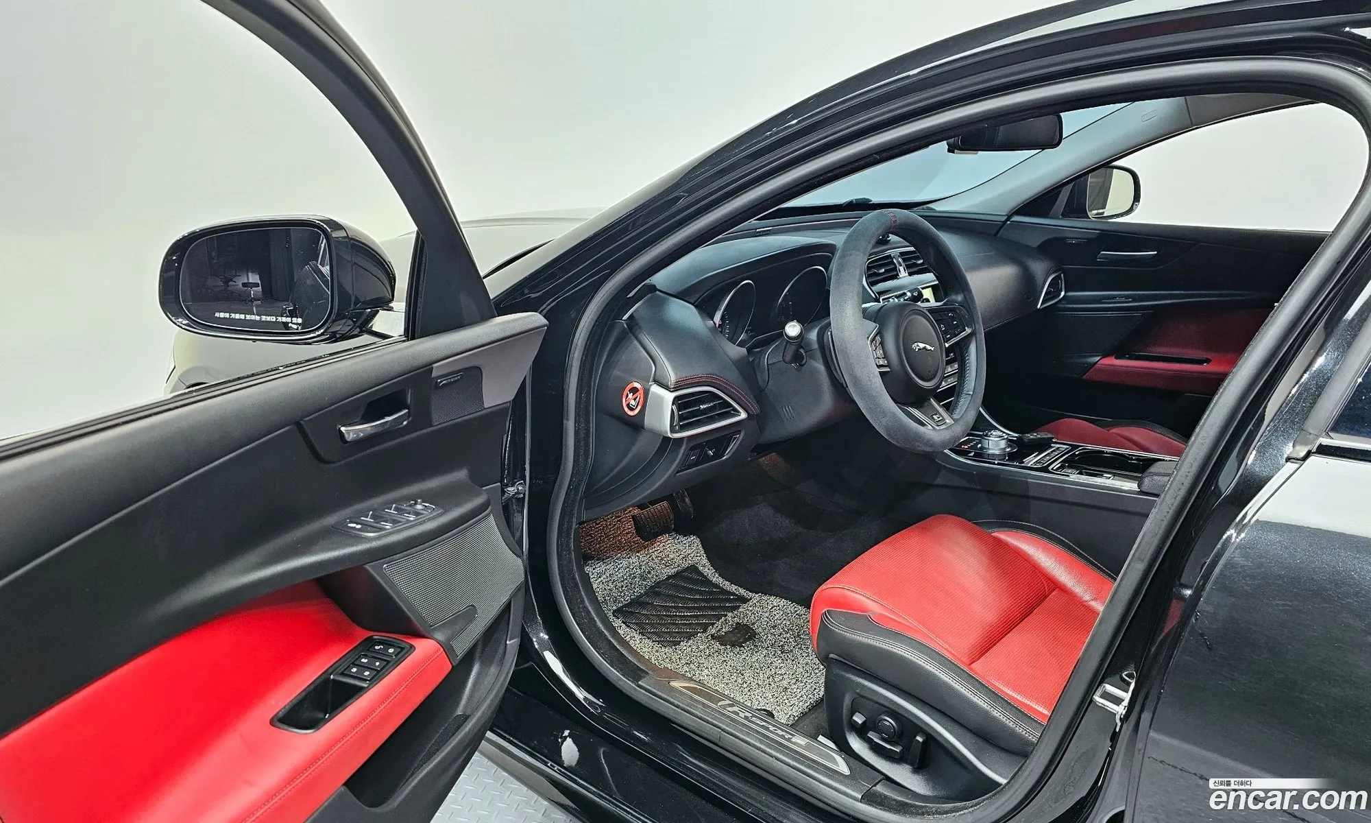 Jaguar XE 2015 — 9