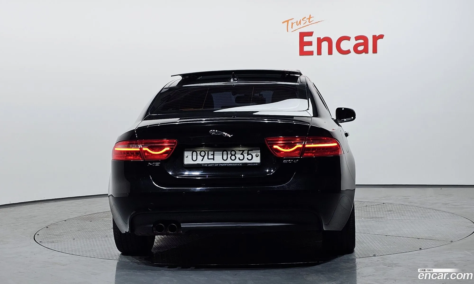 Jaguar XE 2015 — 10