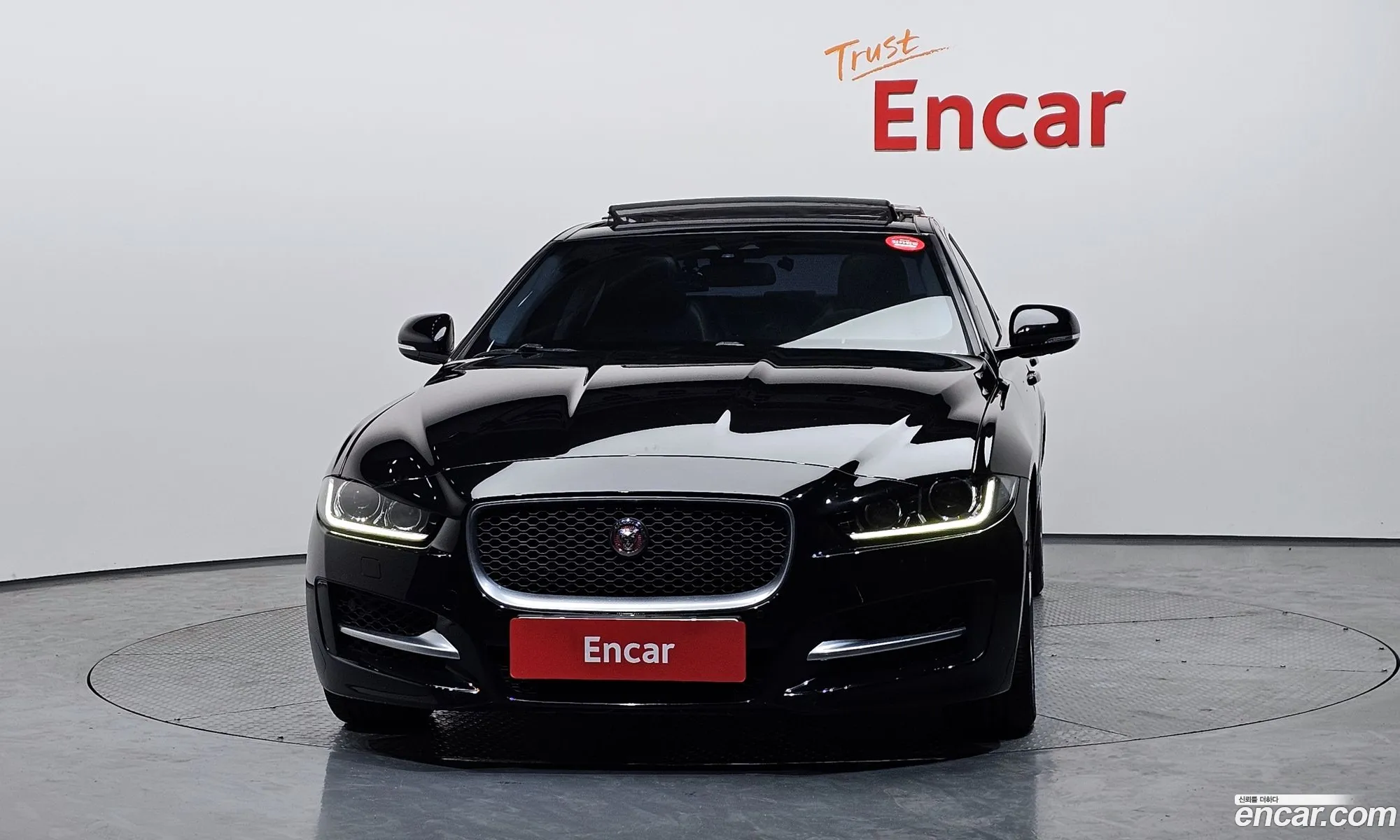Jaguar XE 2015 — 18